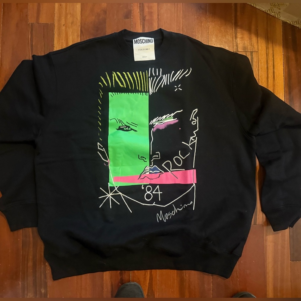 MOSCHINO XL COUTURE “ROCK 84” GRAPHIC NEW WITH TAGS
